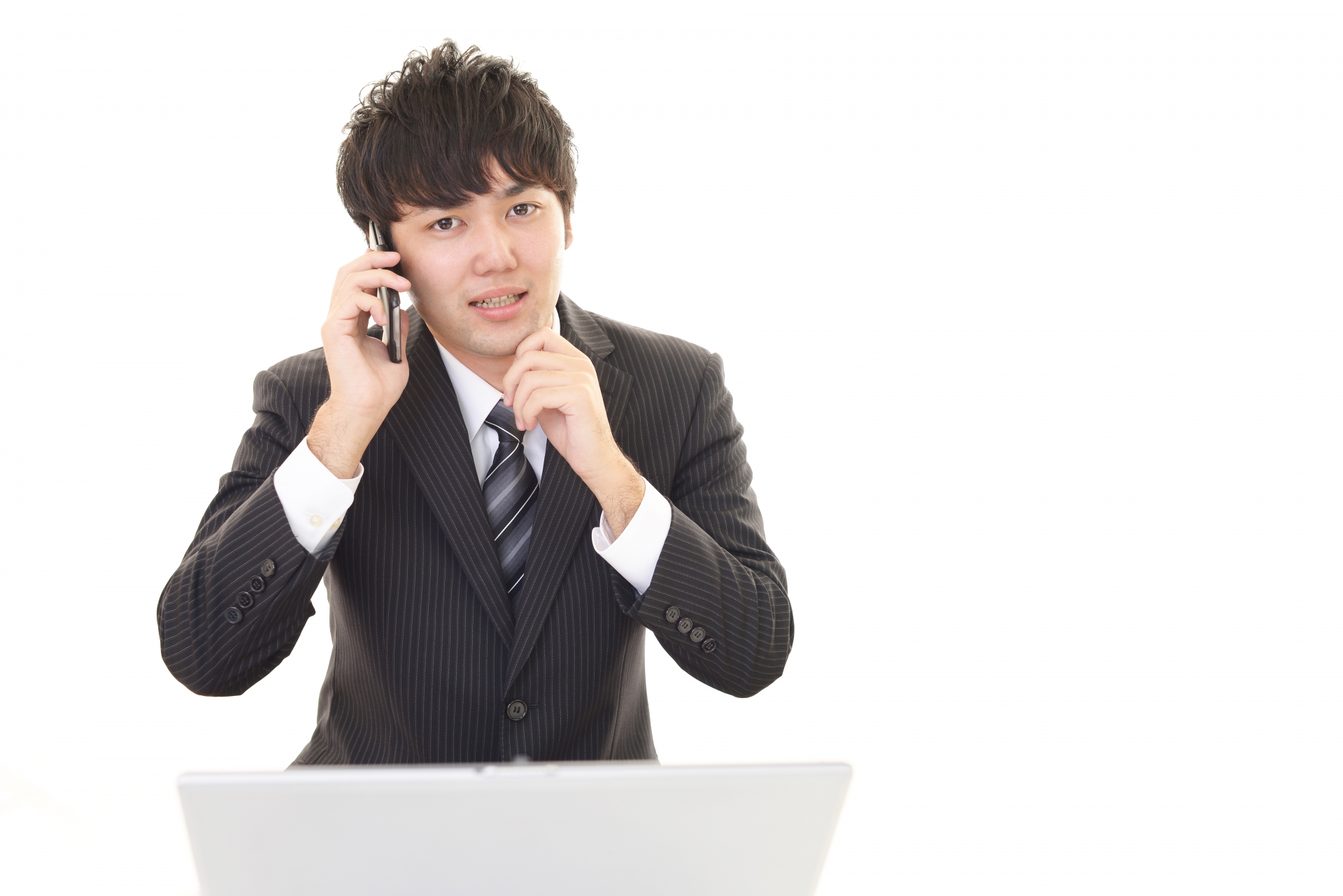 不安そうな表情のビジネスマン