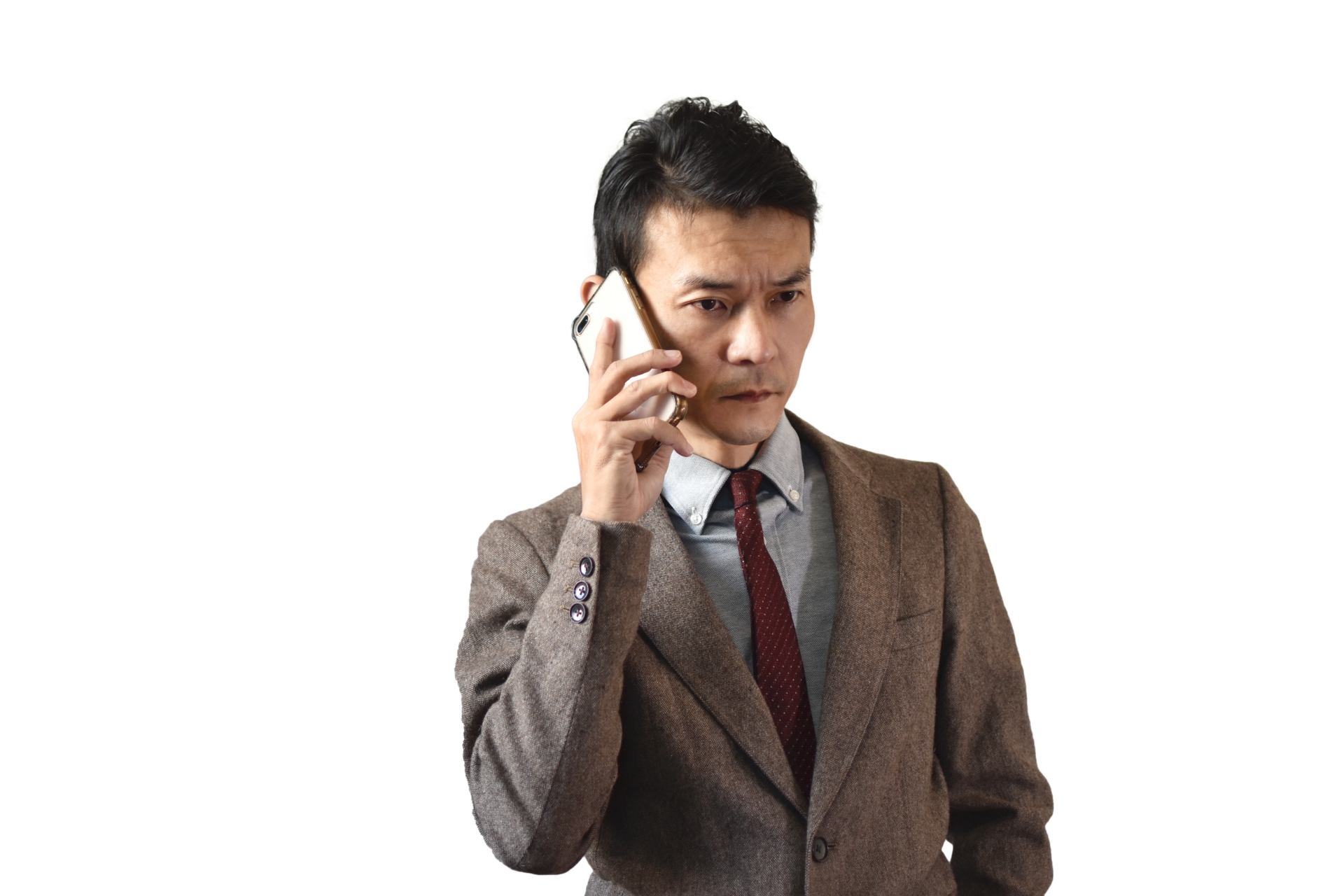 スマホで話す男性